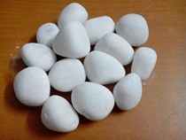 White unpolished pebbles 1 kg